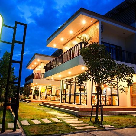 Yellow Moon Hotel Патая Екстериор снимка