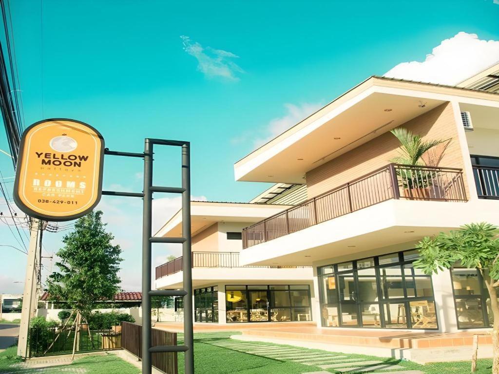 Yellow Moon Hotel Патая Екстериор снимка
