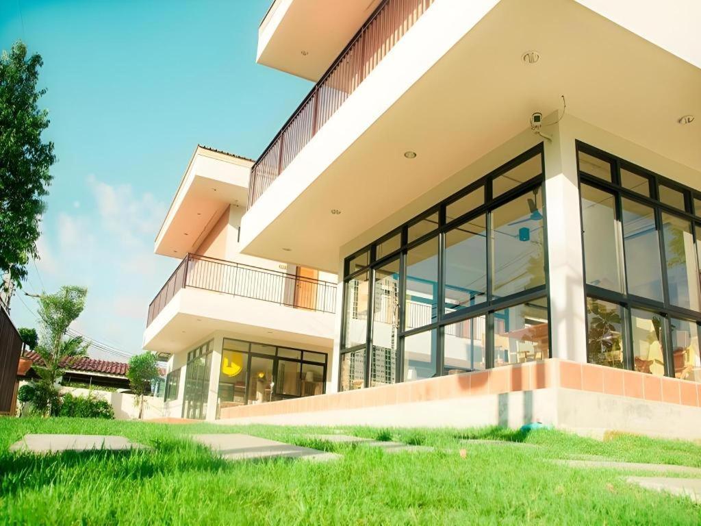 Yellow Moon Hotel Патая Екстериор снимка