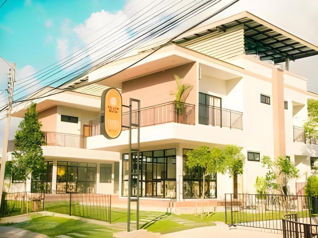 Yellow Moon Hotel Патая Екстериор снимка