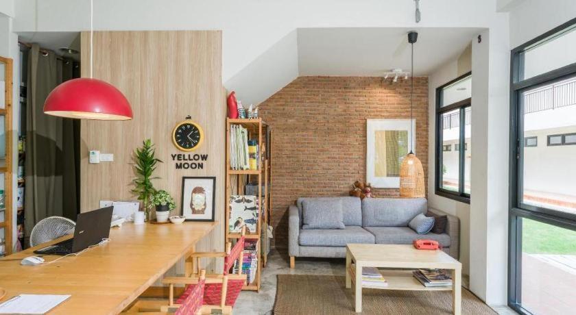 Yellow Moon Hotel Патая Екстериор снимка