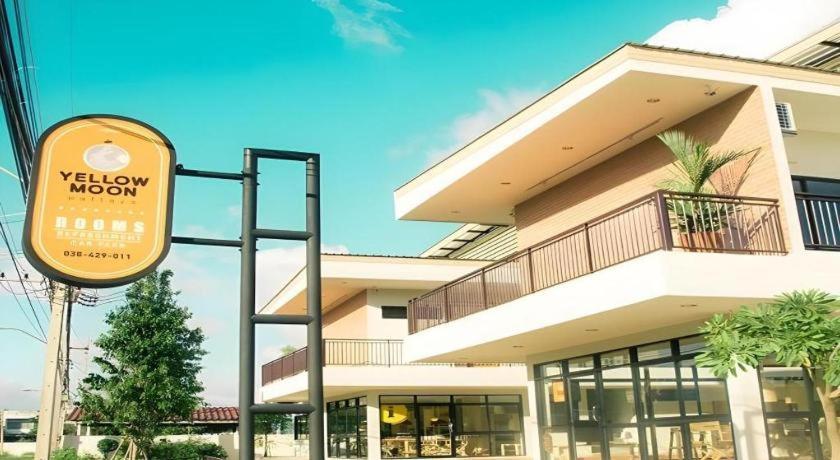 Yellow Moon Hotel Патая Екстериор снимка